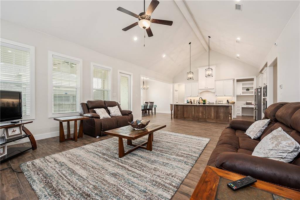 2715 Portland Avenue, College Station, TX 77845