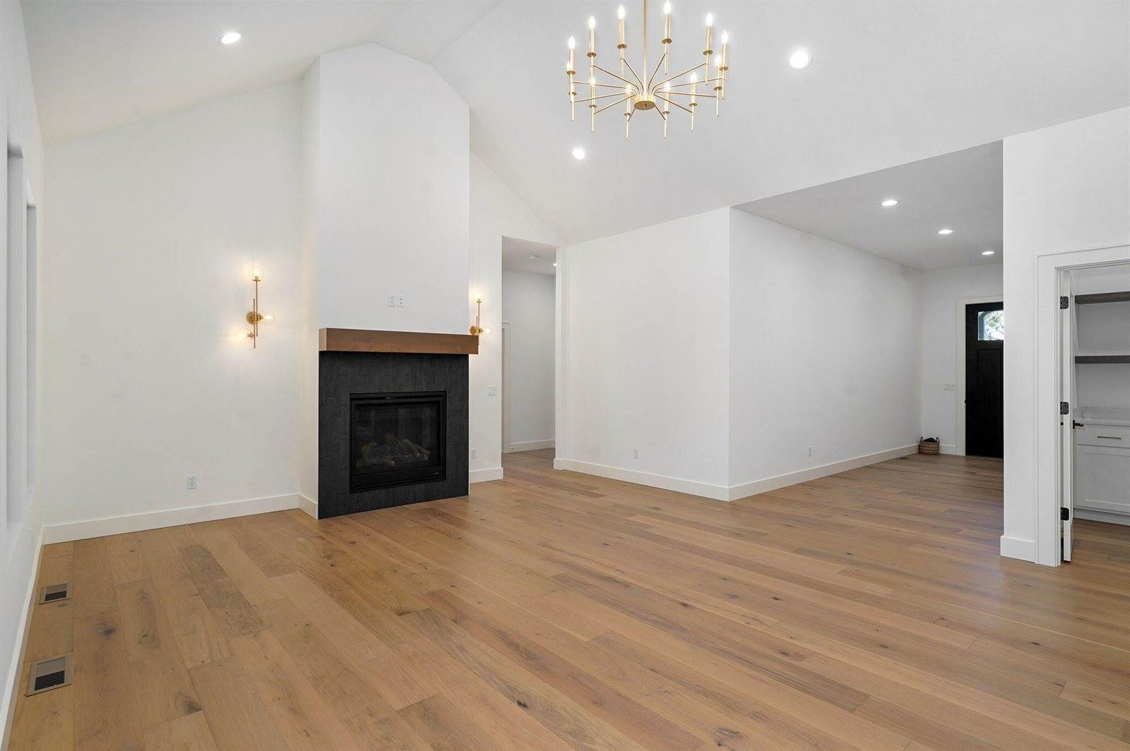 1702 East Cobblestone Drive, Ozark, MO 65721