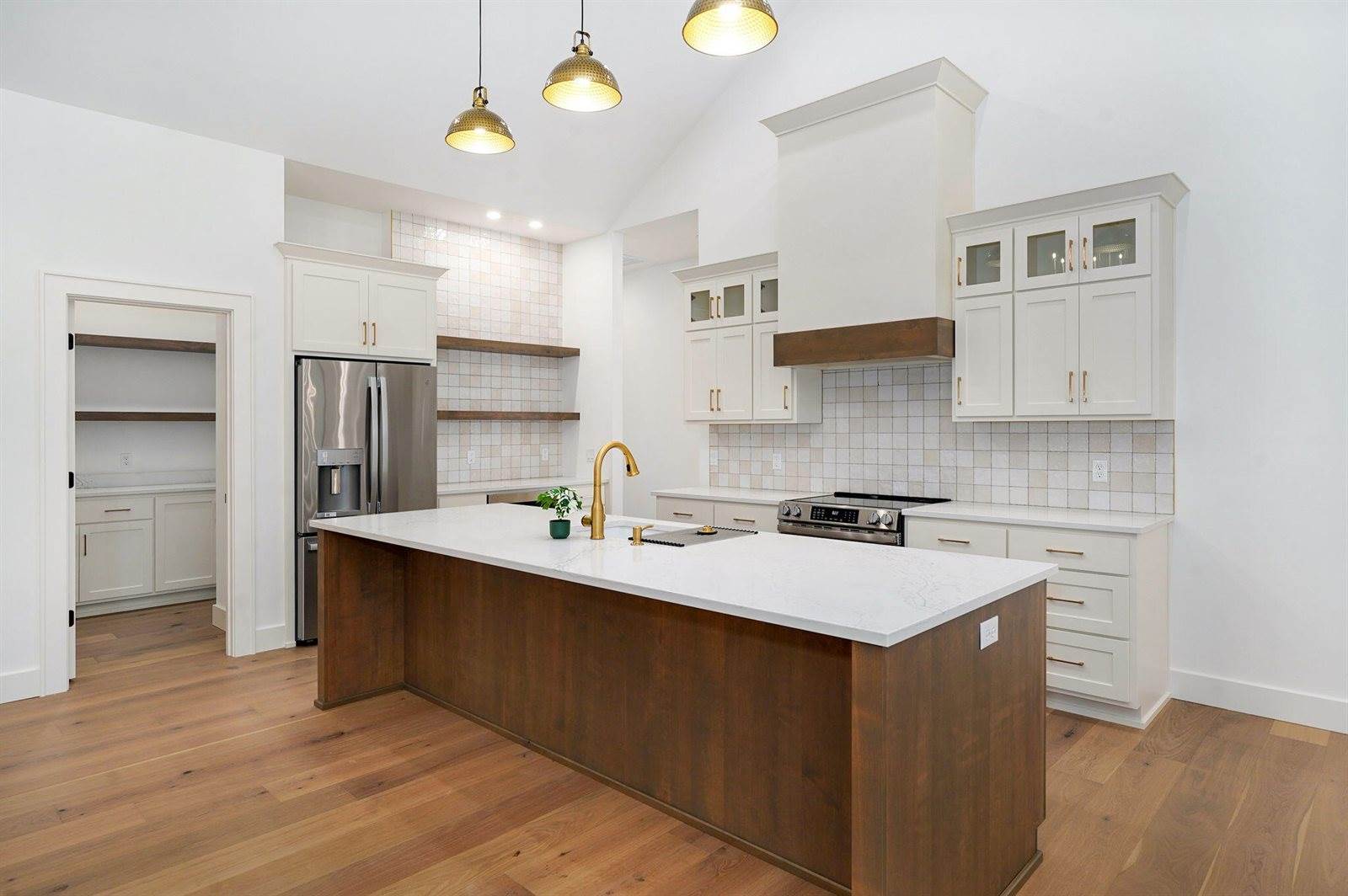 1702 East Cobblestone Drive, Ozark, MO 65721