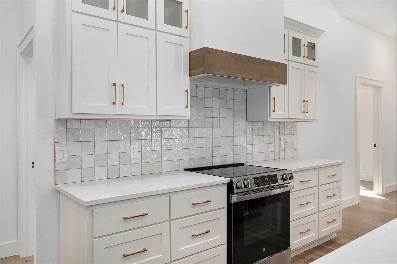 1702 East Cobblestone Drive, Ozark, MO 65721