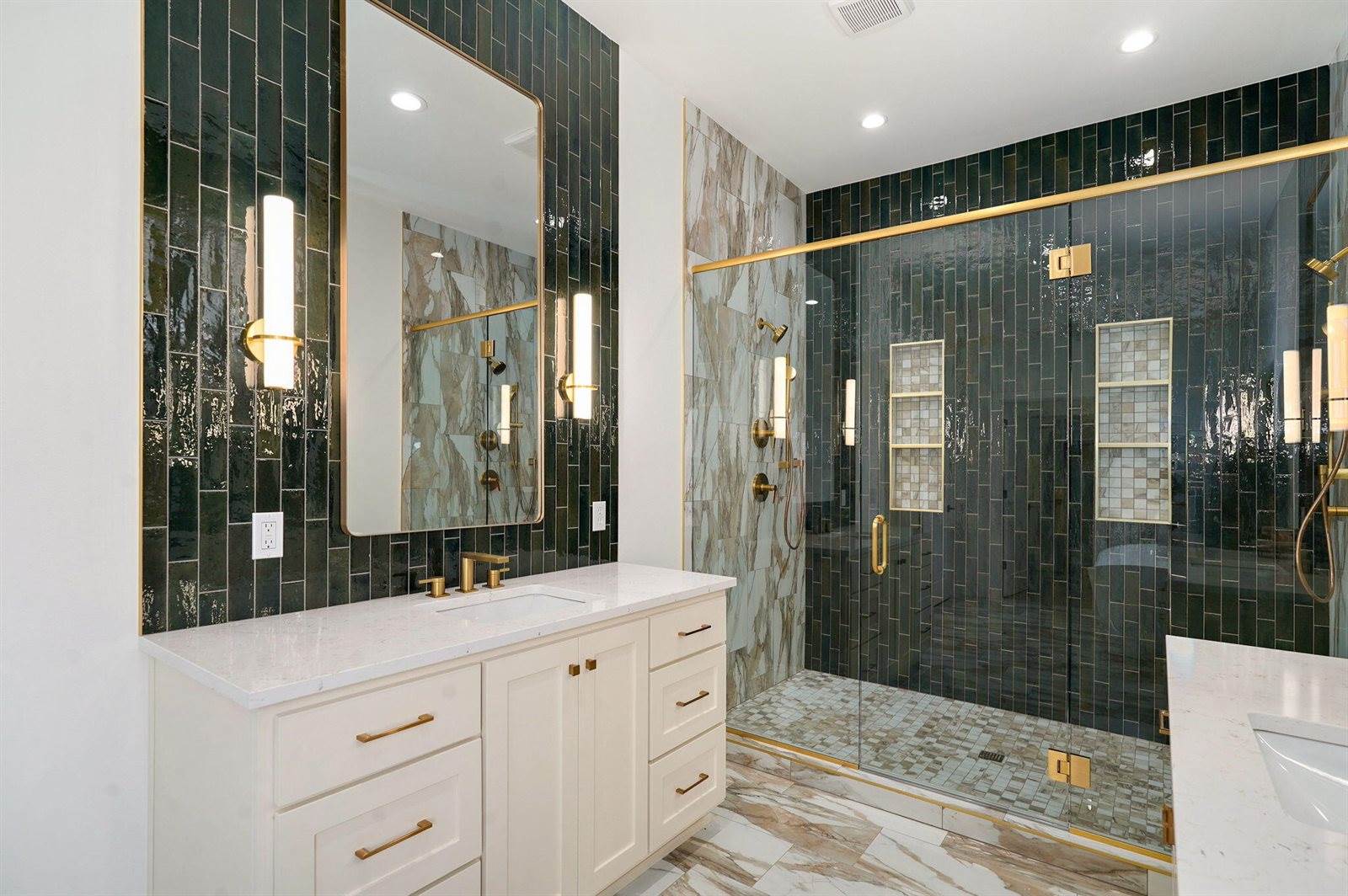 1702 East Cobblestone Drive, Ozark, MO 65721