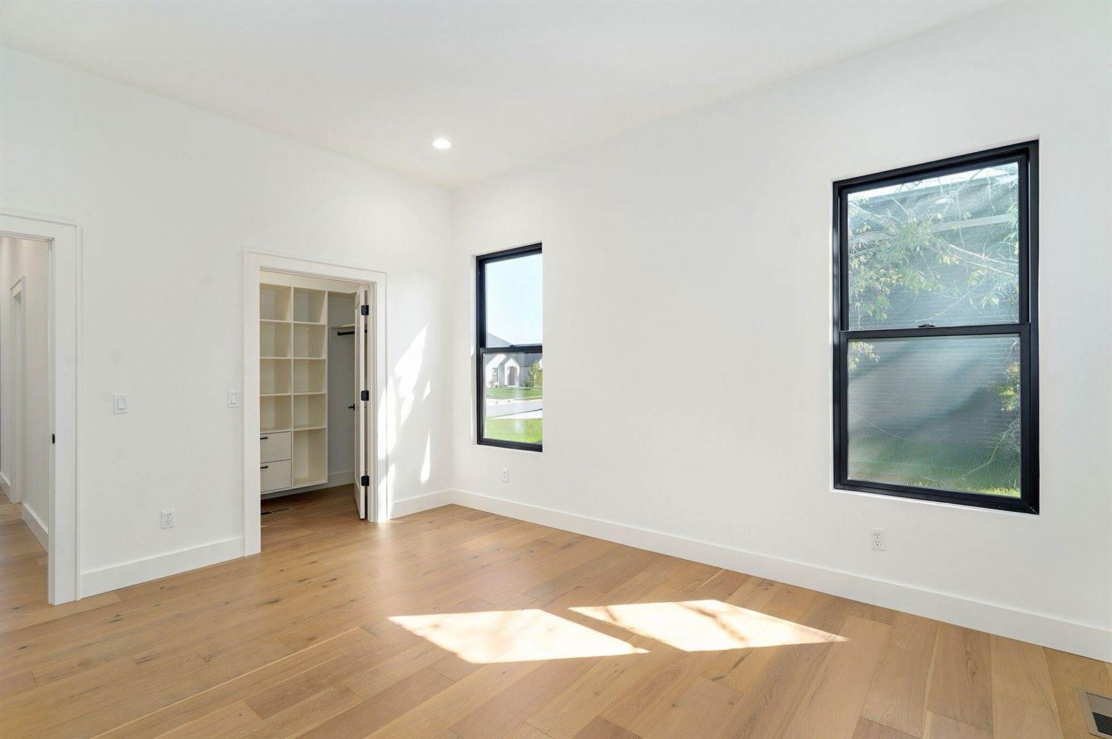 1702 East Cobblestone Drive, Ozark, MO 65721