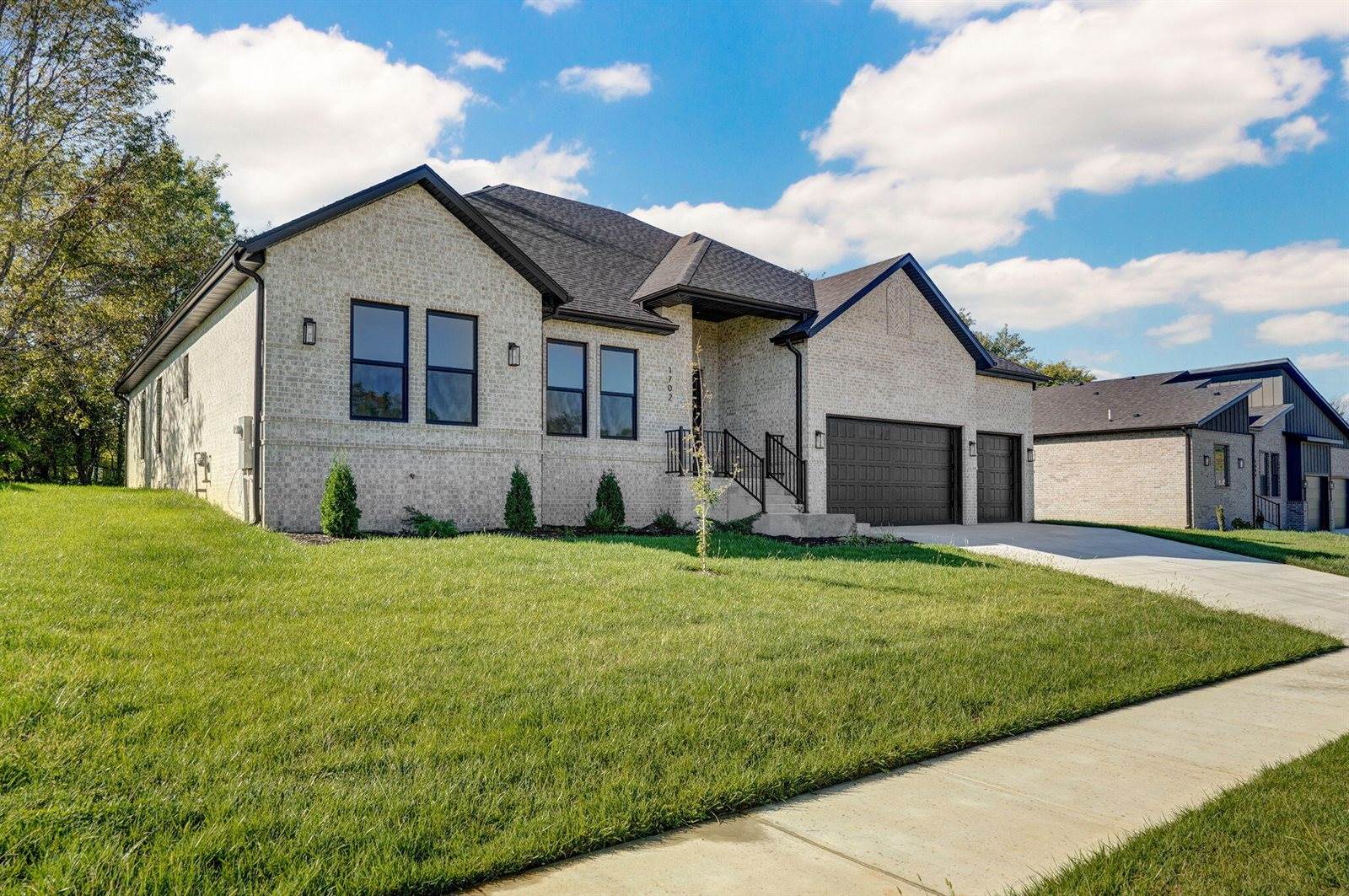 1702 East Cobblestone Drive, Ozark, MO 65721