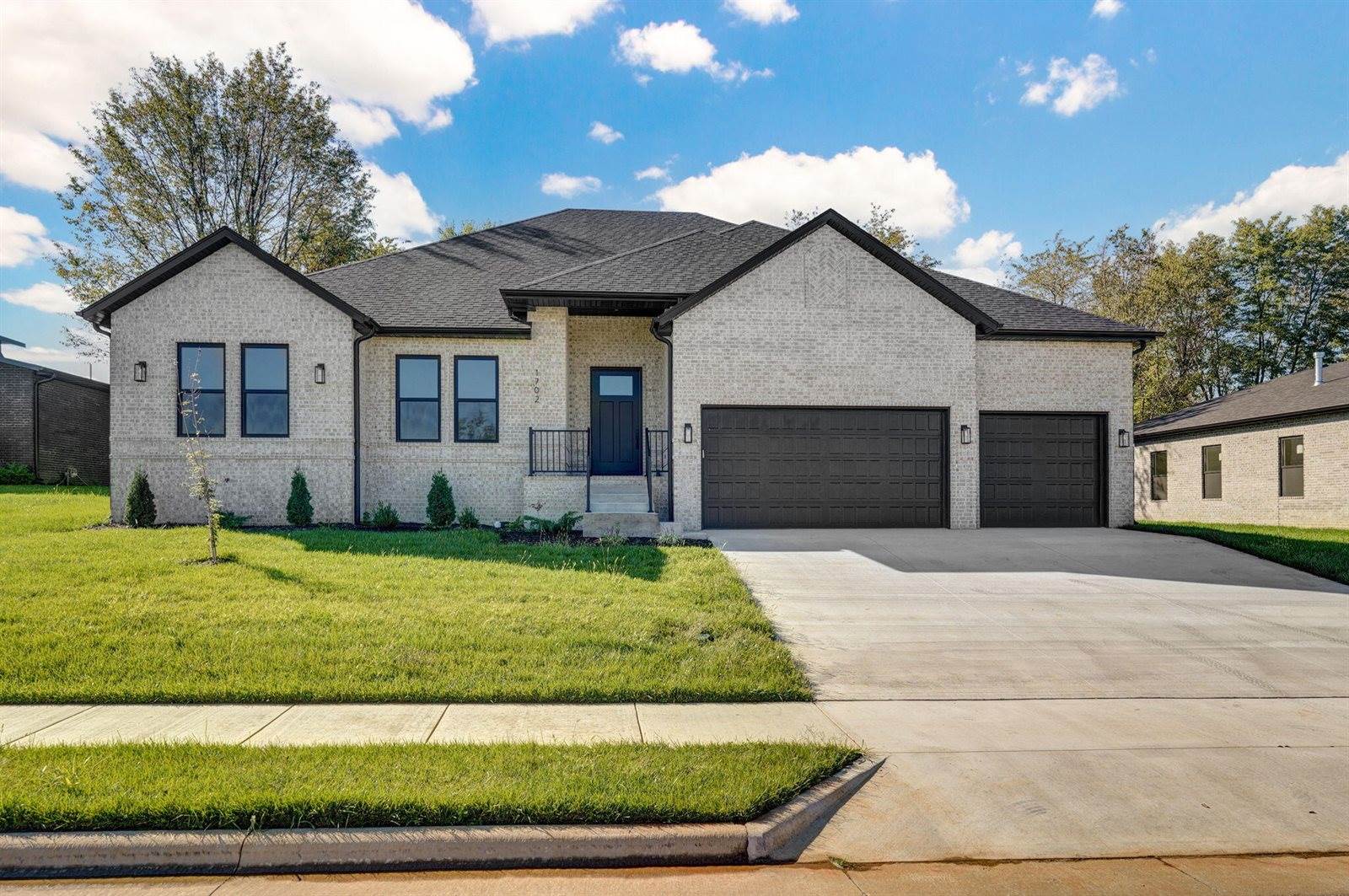 1702 East Cobblestone Drive, Ozark, MO 65721