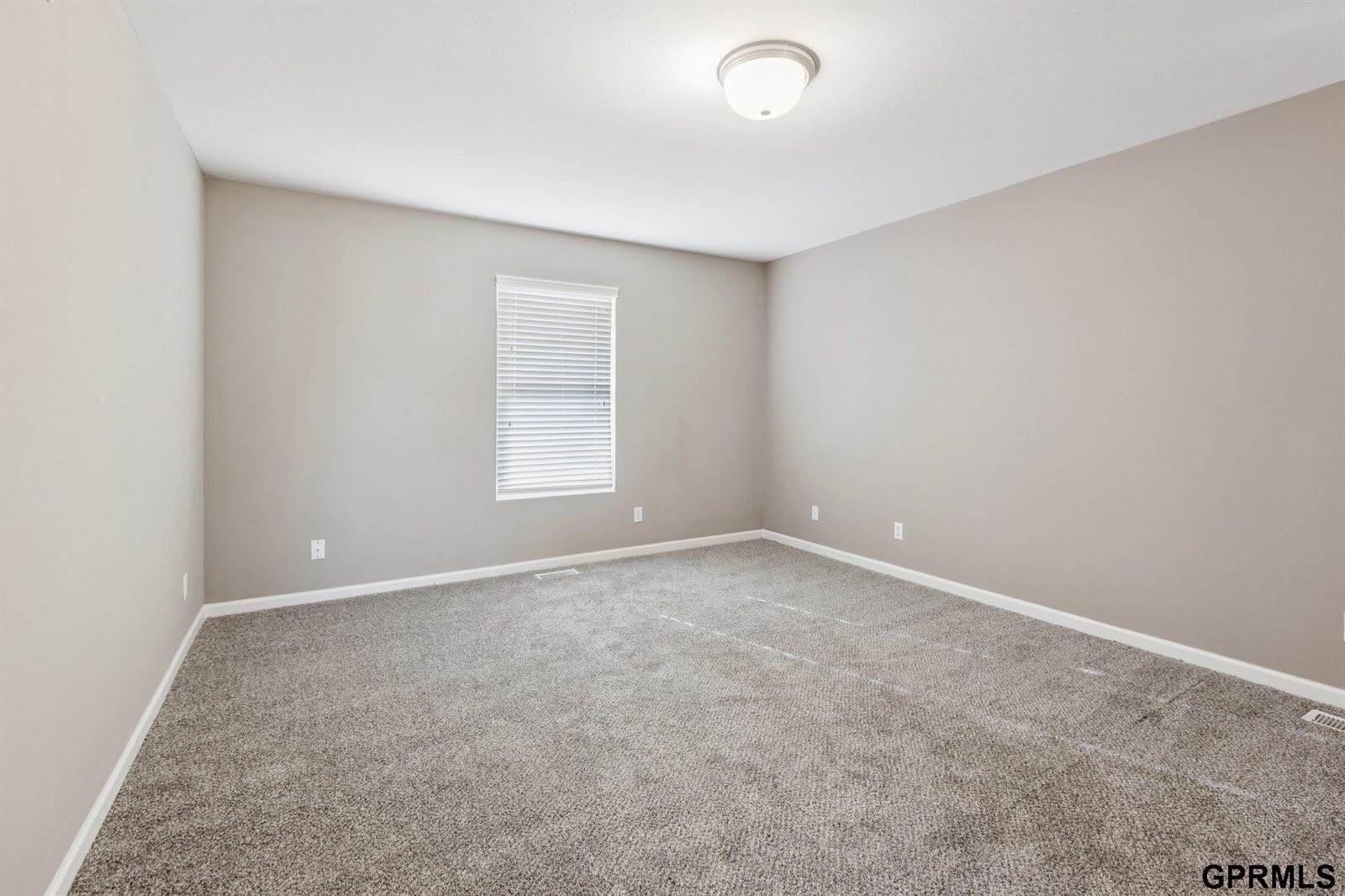 8721 Wyoming Street, Omaha, NE 68122