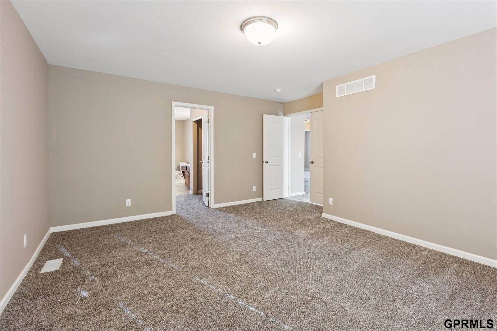 8721 Wyoming Street, Omaha, NE 68122