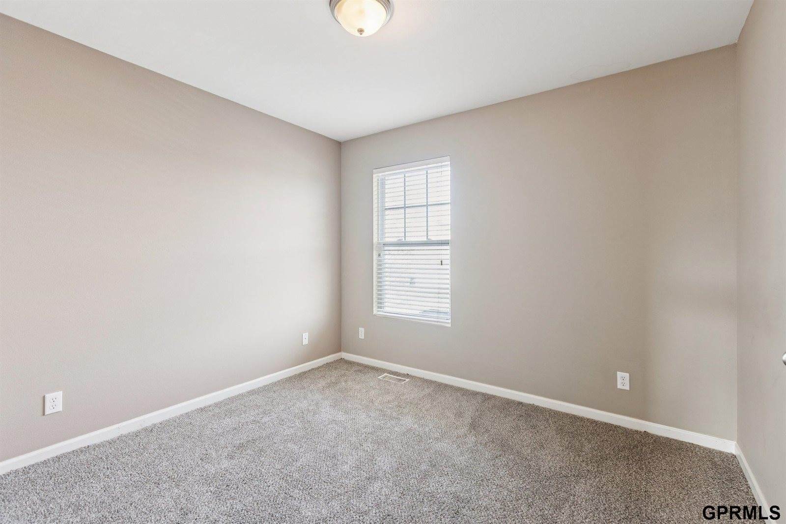 8721 Wyoming Street, Omaha, NE 68122