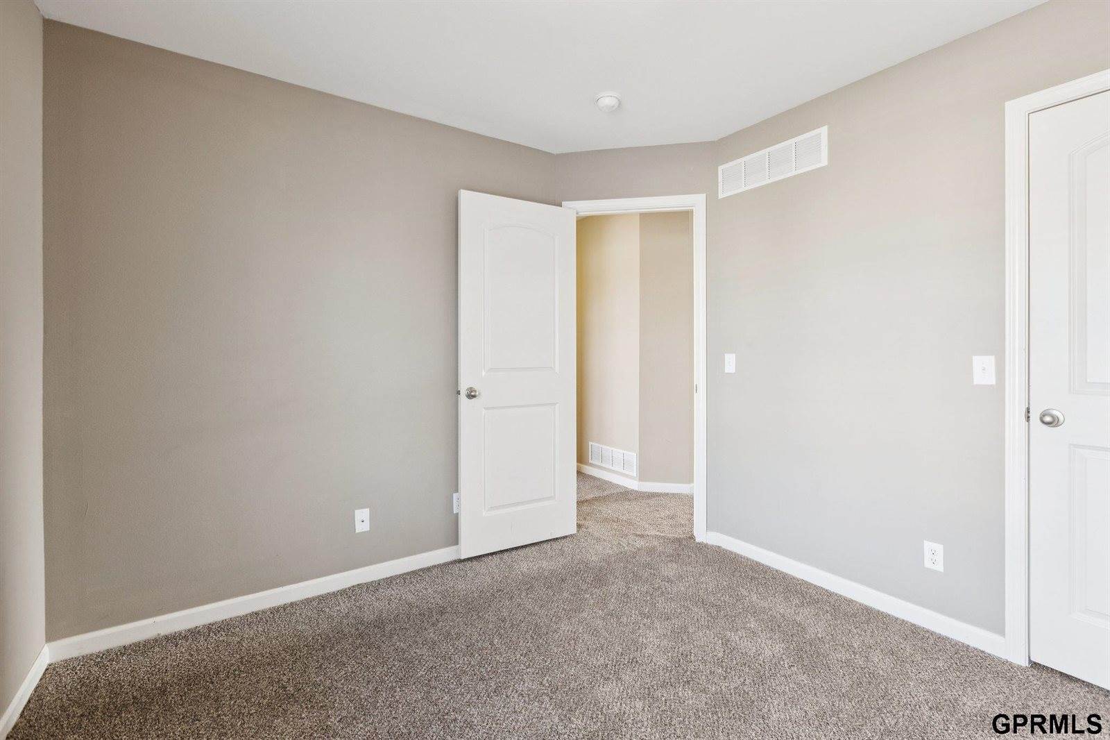 8721 Wyoming Street, Omaha, NE 68122