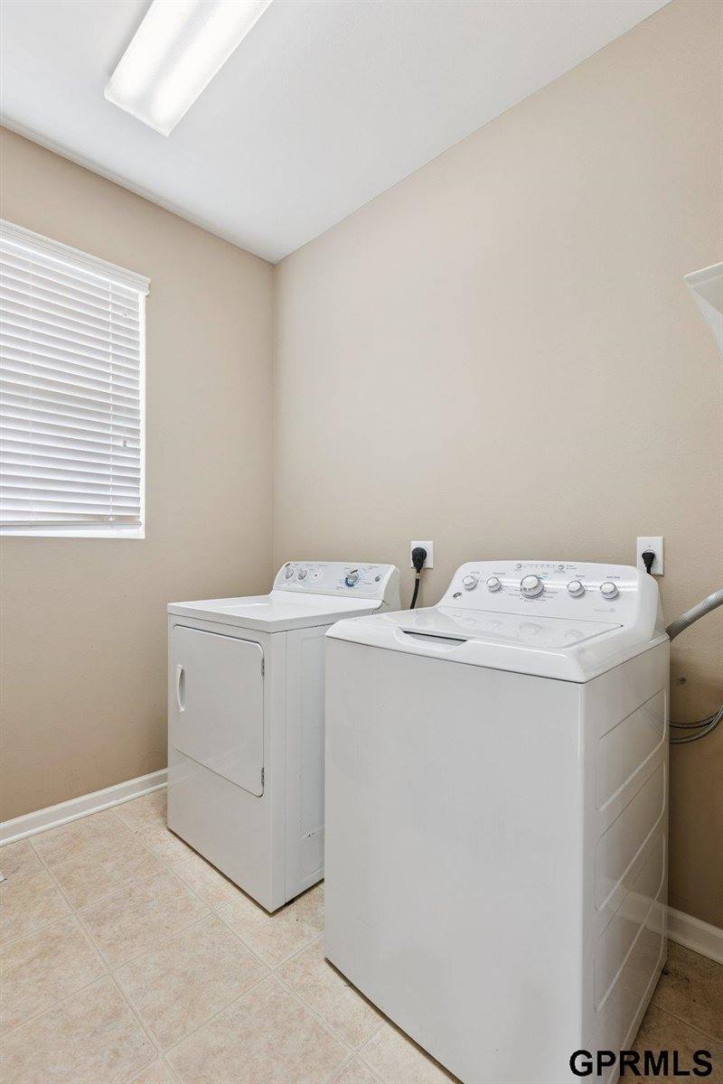 8721 Wyoming Street, Omaha, NE 68122