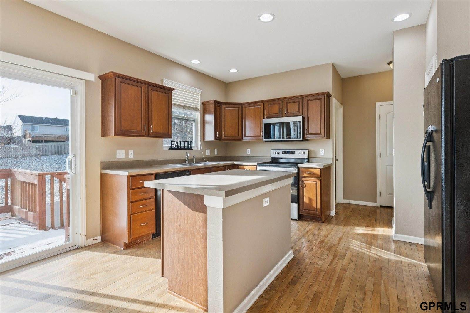 8721 Wyoming Street, Omaha, NE 68122