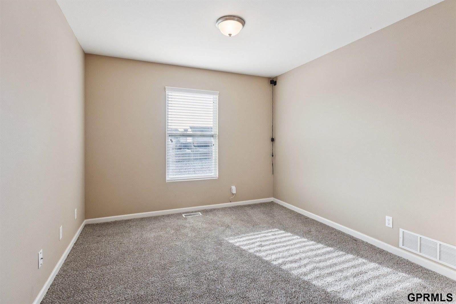 8721 Wyoming Street, Omaha, NE 68122