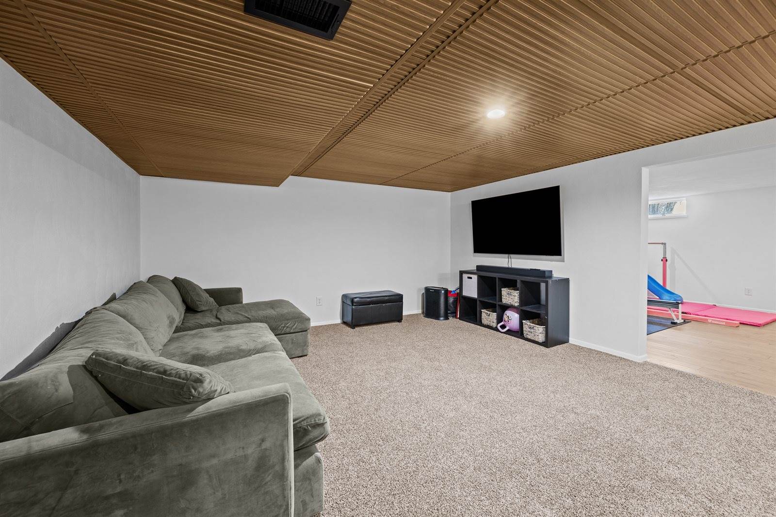 4074 4th street B, East Moline, IL 61244