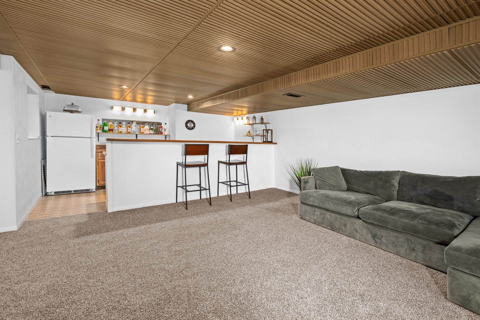 4074 4th street B, East Moline, IL 61244