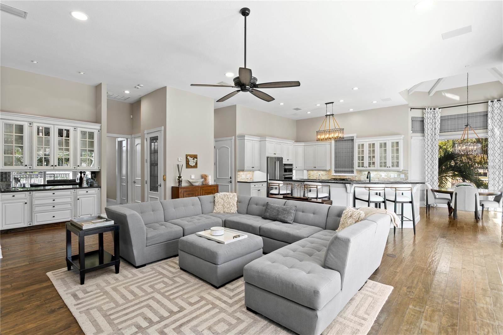 6103 Pasadena Point Boulevard South, Gulfport, FL 33707