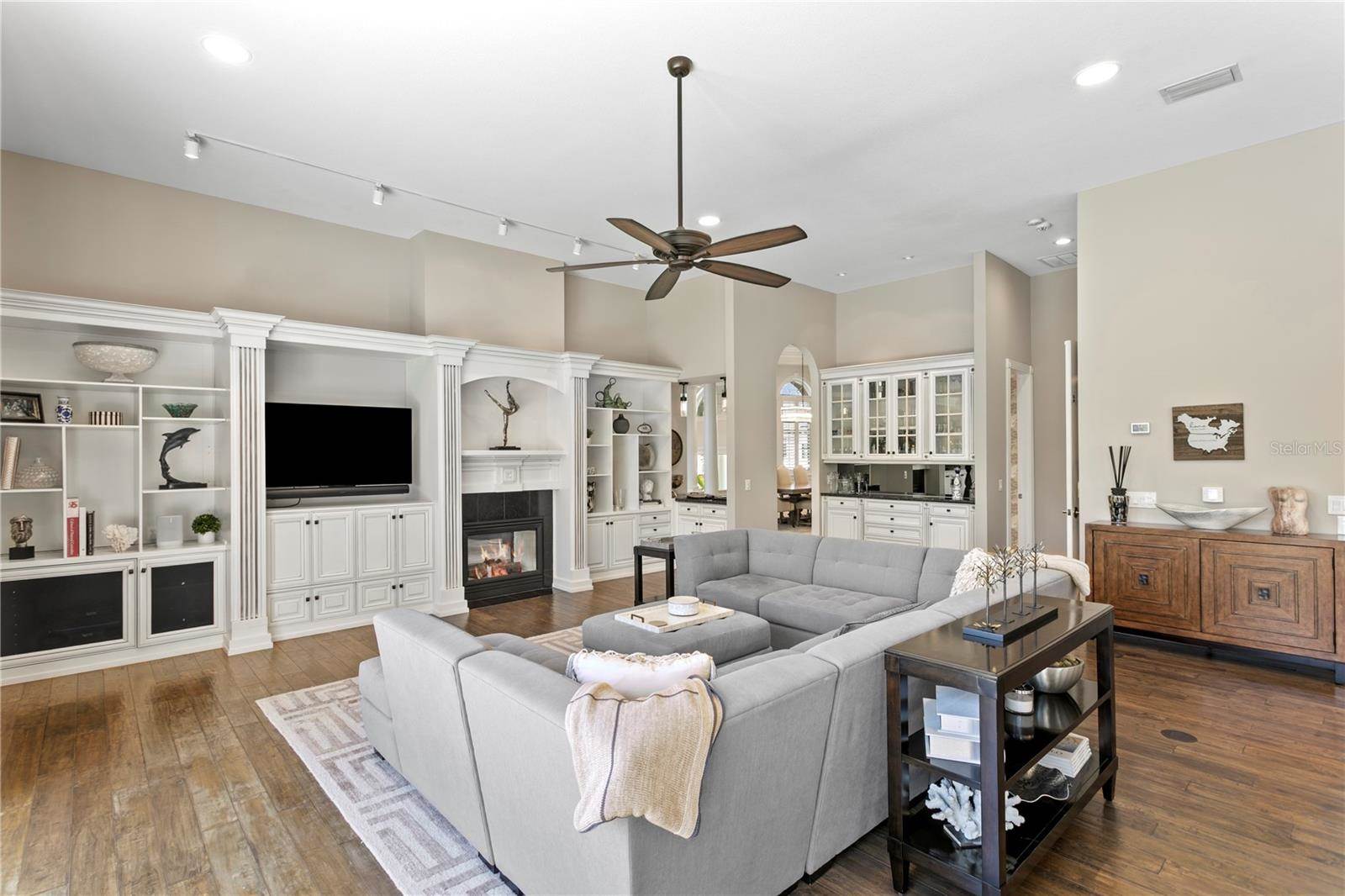 6103 Pasadena Point Boulevard South, Gulfport, FL 33707