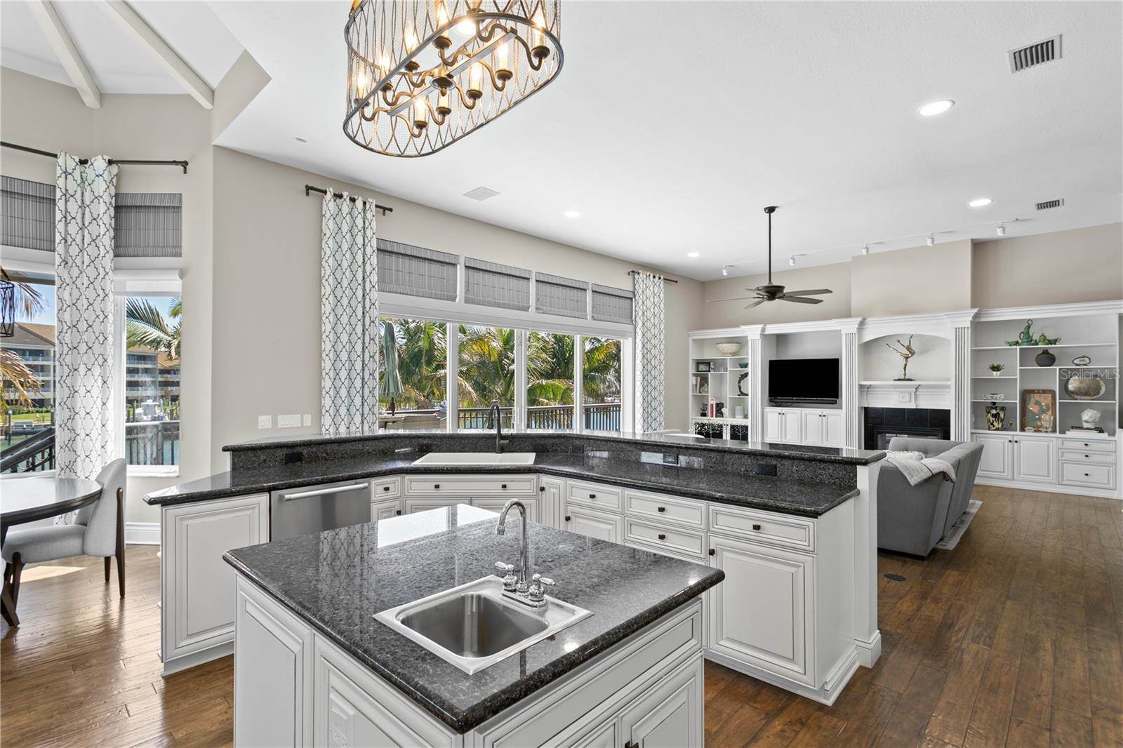 6103 Pasadena Point Boulevard South, Gulfport, FL 33707