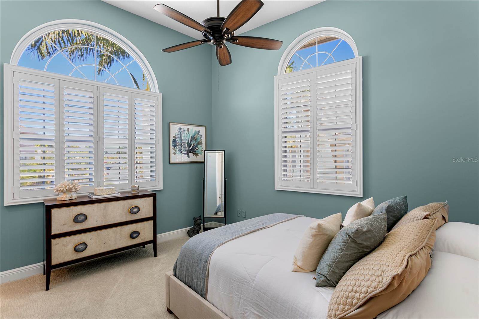 6103 Pasadena Point Boulevard South, Gulfport, FL 33707