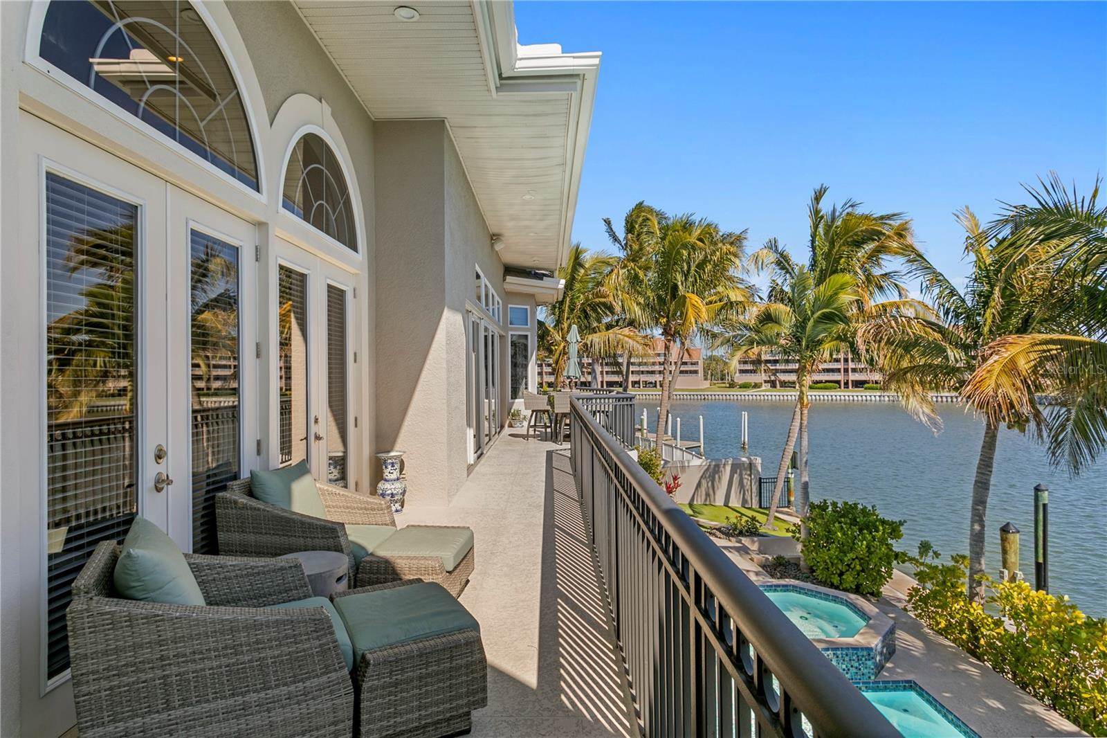 6103 Pasadena Point Boulevard South, Gulfport, FL 33707