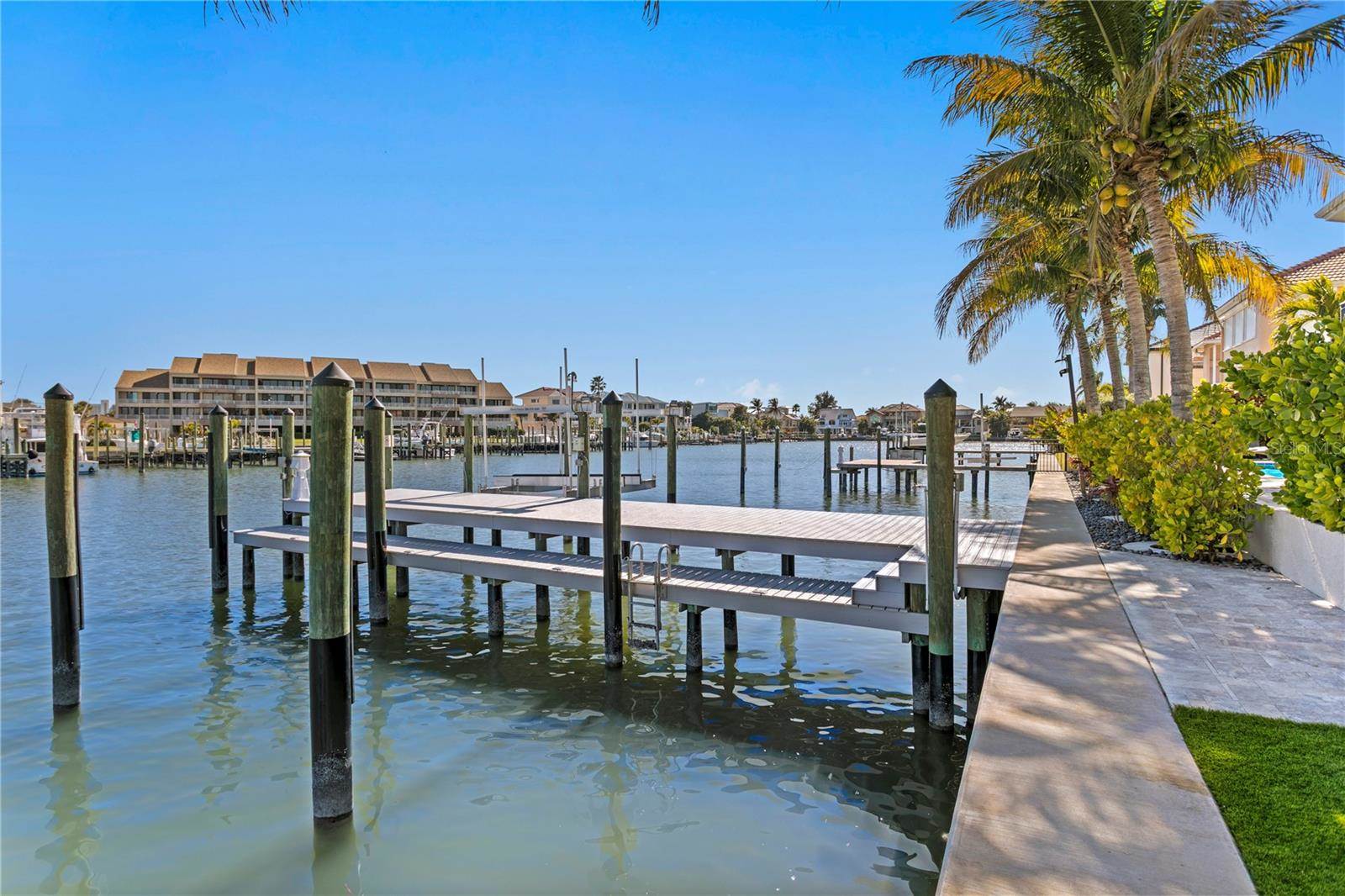 6103 Pasadena Point Boulevard South, Gulfport, FL 33707