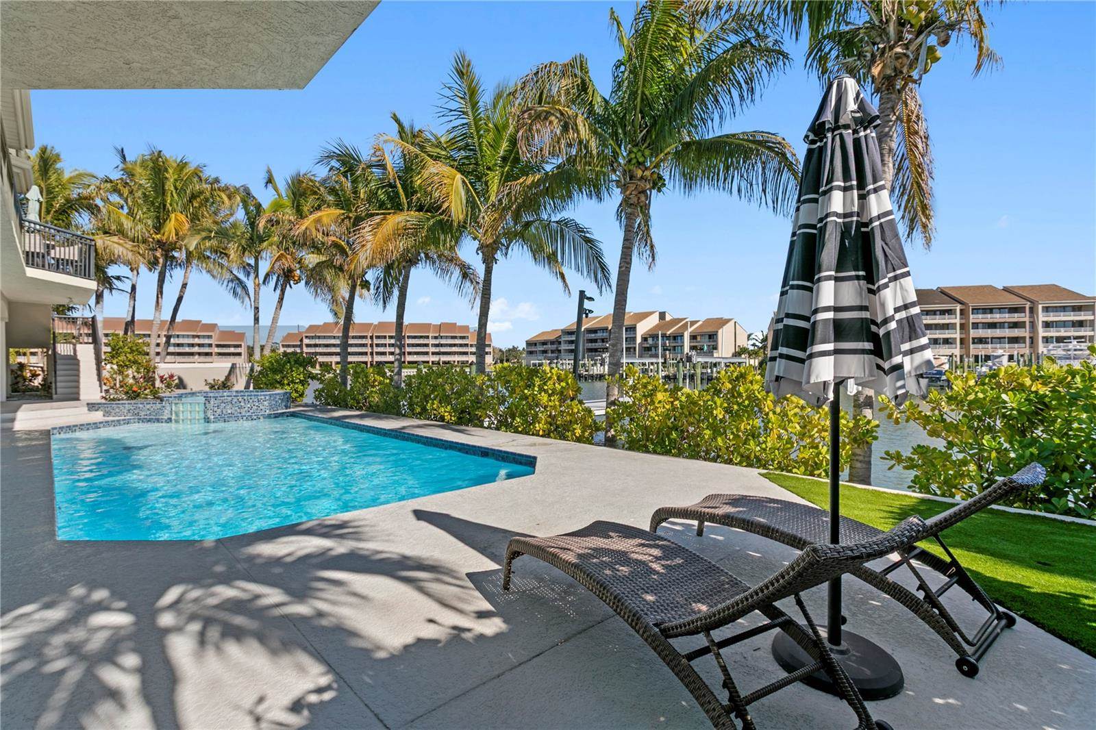 6103 Pasadena Point Boulevard South, Gulfport, FL 33707