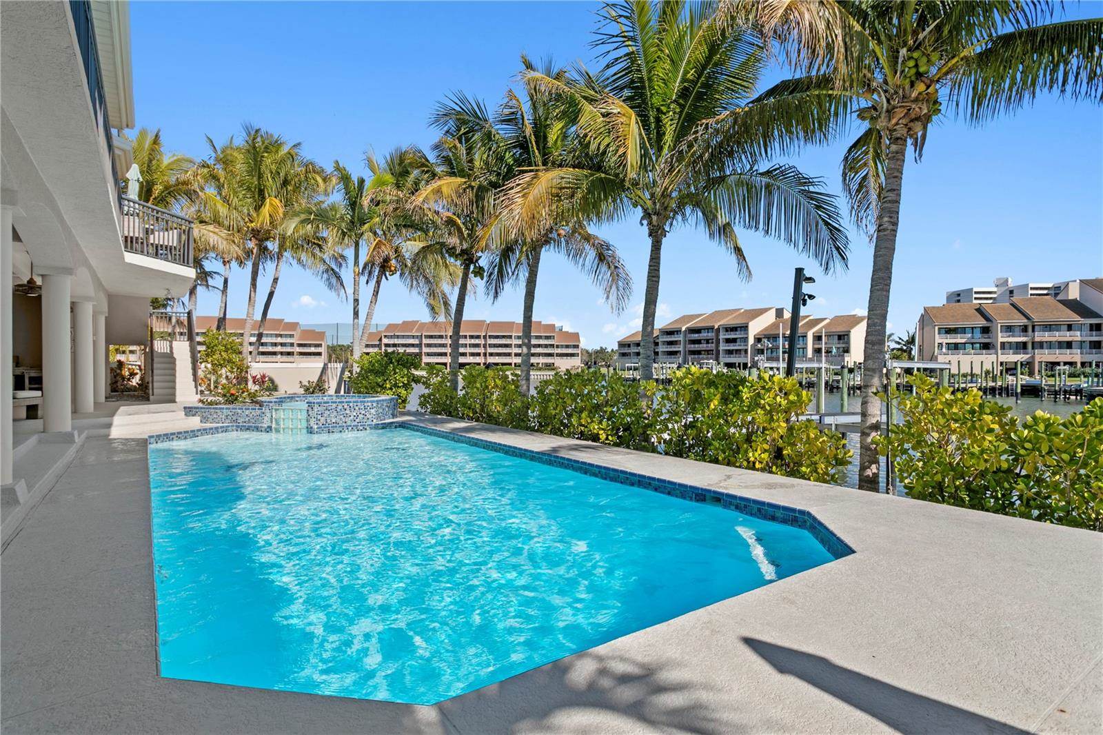 6103 Pasadena Point Boulevard South, Gulfport, FL 33707