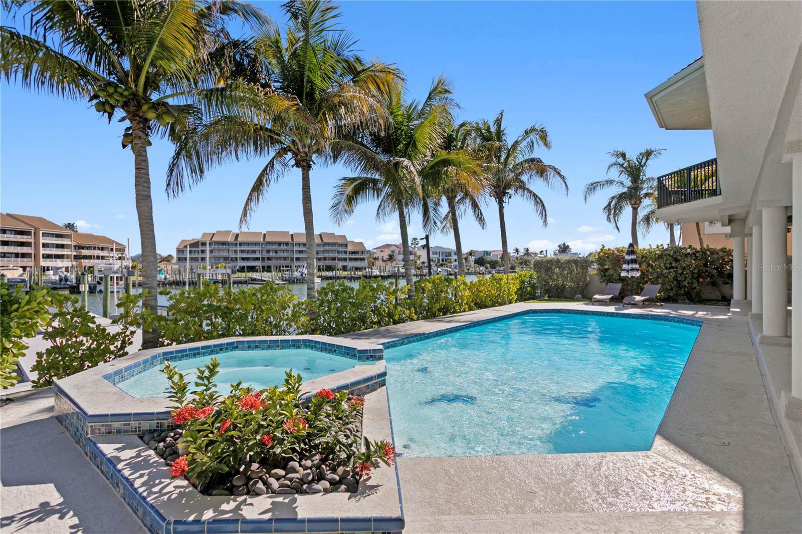 6103 Pasadena Point Boulevard South, Gulfport, FL 33707