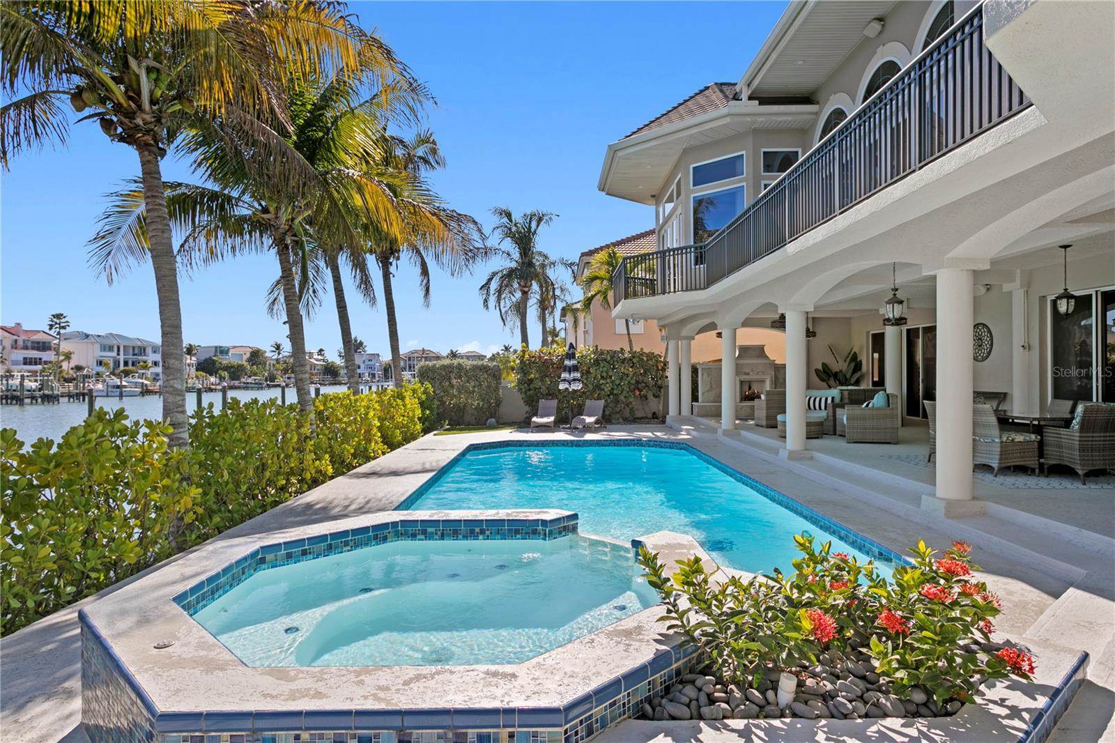 6103 Pasadena Point Boulevard South, Gulfport, FL 33707