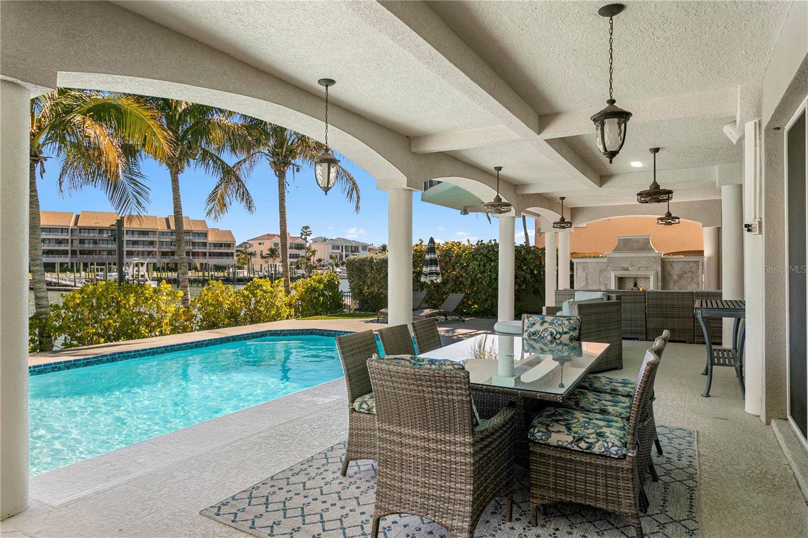 6103 Pasadena Point Boulevard South, Gulfport, FL 33707