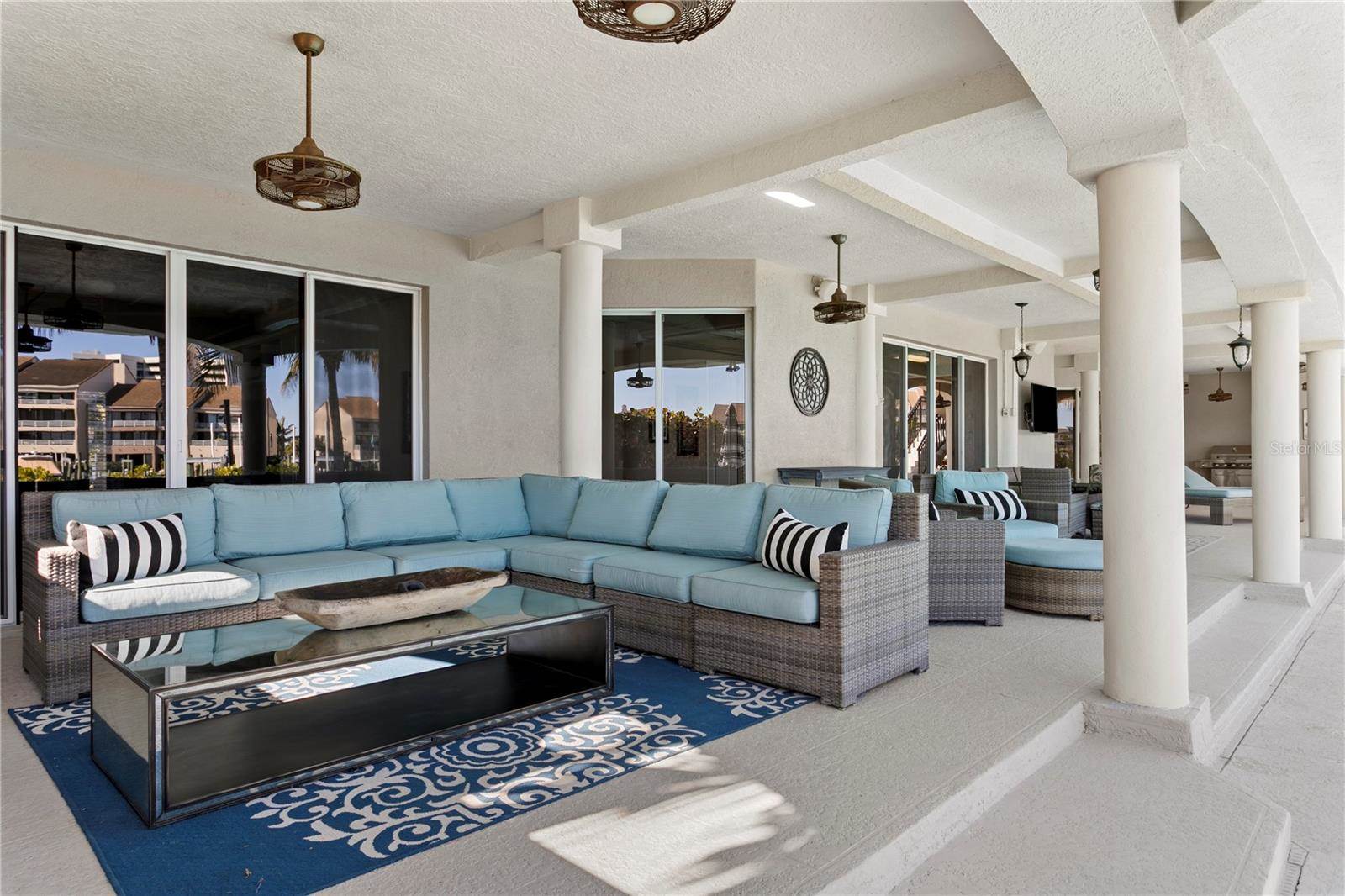 6103 Pasadena Point Boulevard South, Gulfport, FL 33707