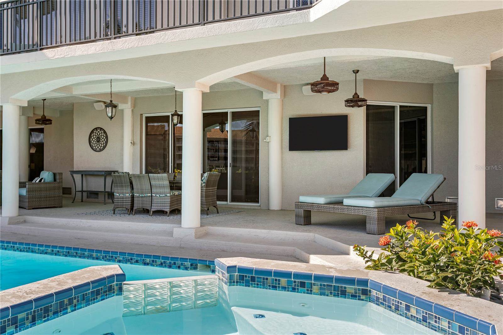 6103 Pasadena Point Boulevard South, Gulfport, FL 33707