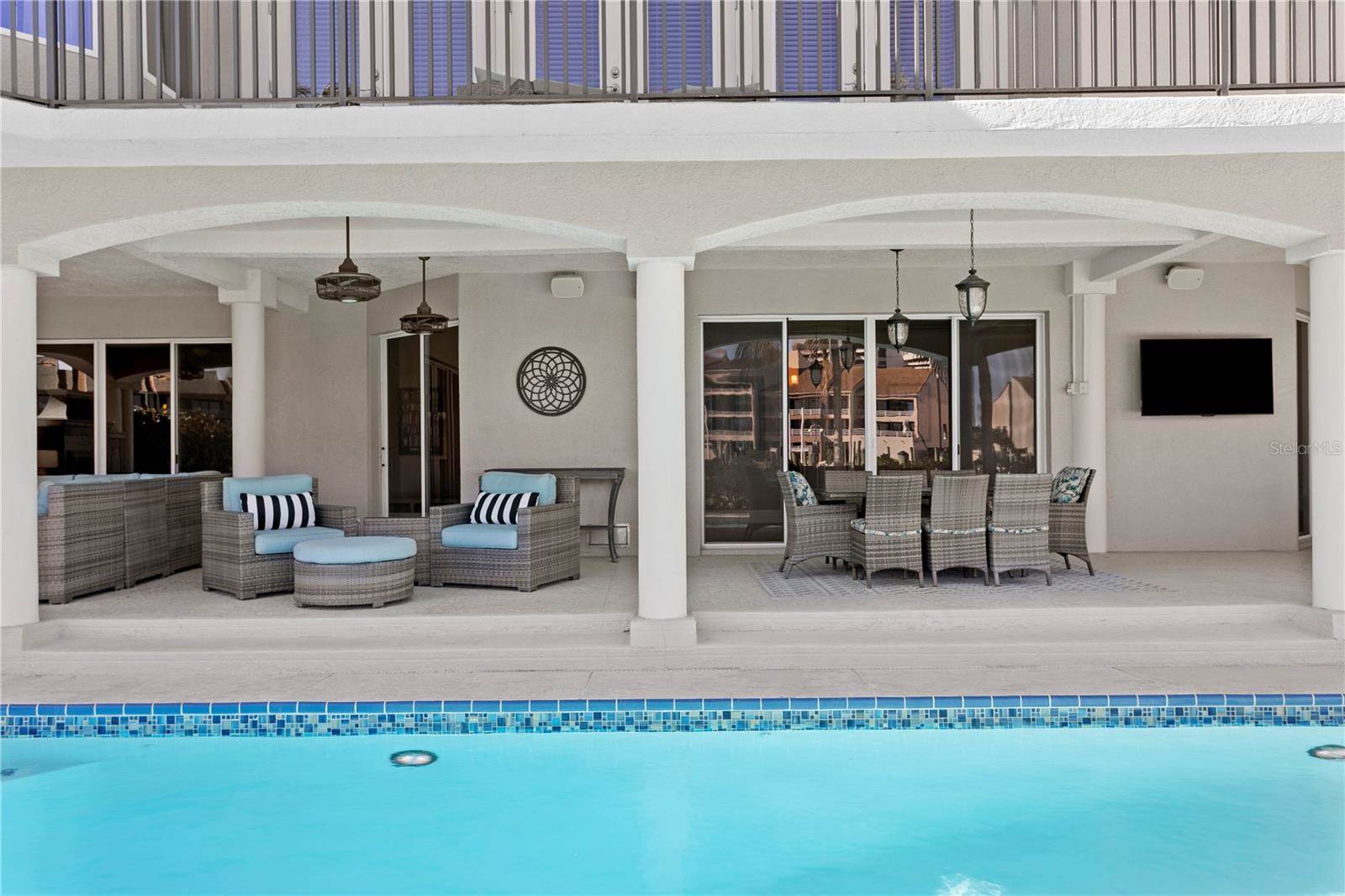 6103 Pasadena Point Boulevard South, Gulfport, FL 33707