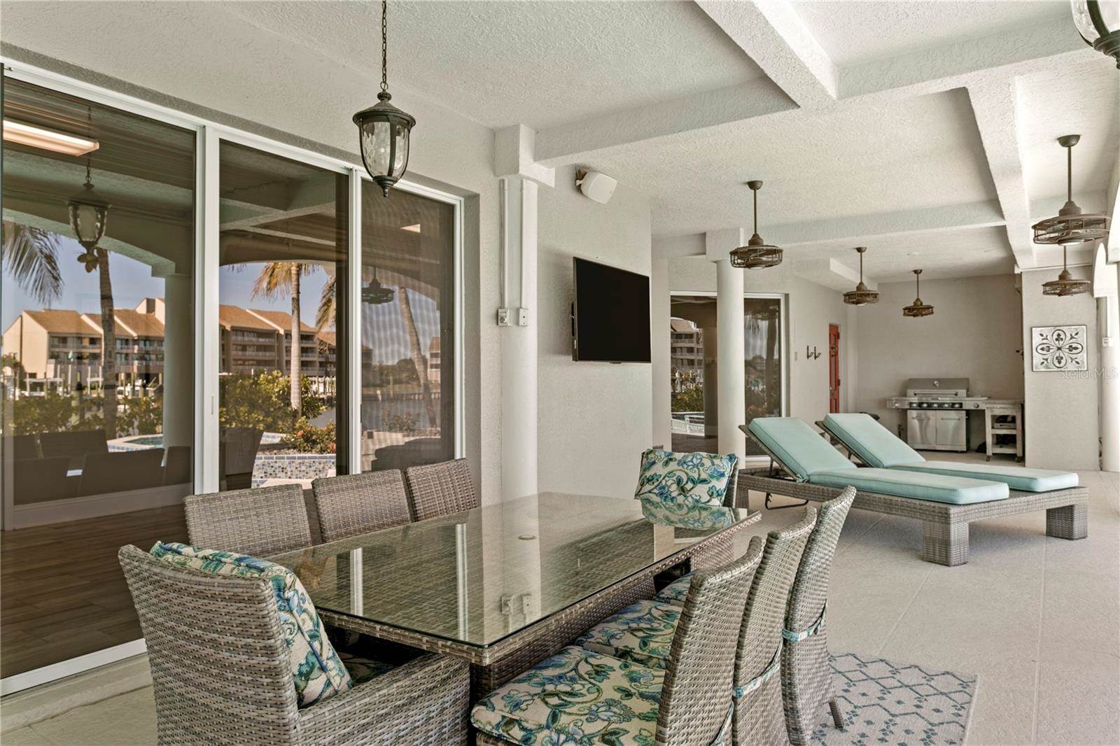 6103 Pasadena Point Boulevard South, Gulfport, FL 33707