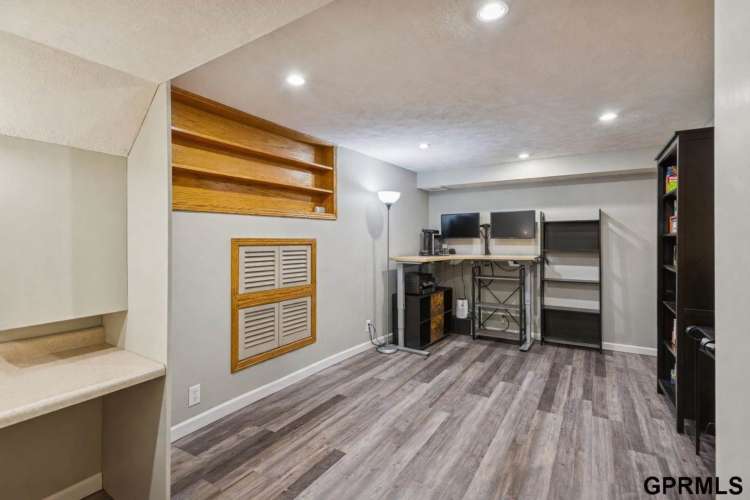 13809 X Circle, Omaha, NE 68137