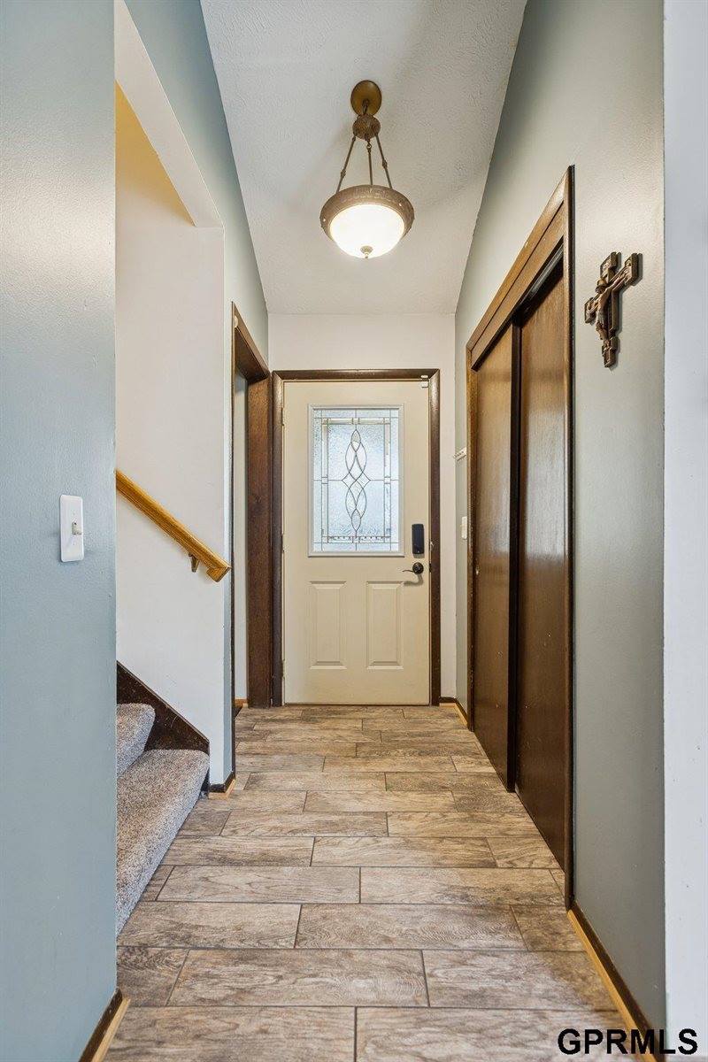 13809 X Circle, Omaha, NE 68137