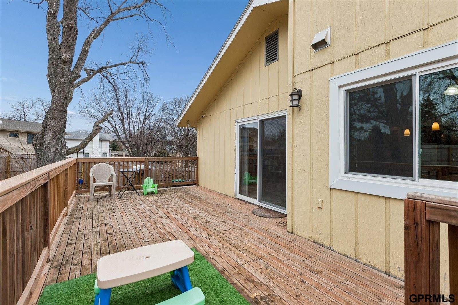 13809 X Circle, Omaha, NE 68137