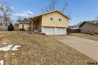 13809 X Circle, Omaha, NE 68137