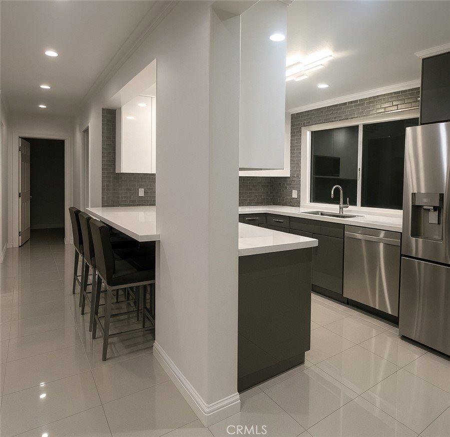 3381 Oakmont View, Glendale, CA 91208