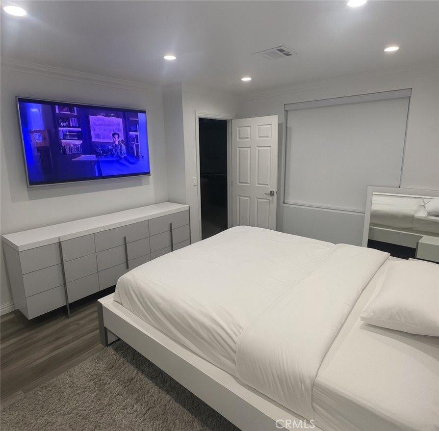 3381 Oakmont View, Glendale, CA 91208