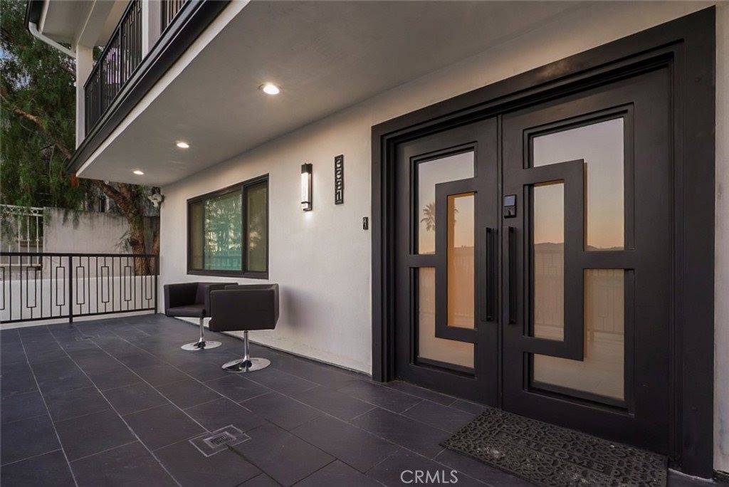 3381 Oakmont View, Glendale, CA 91208