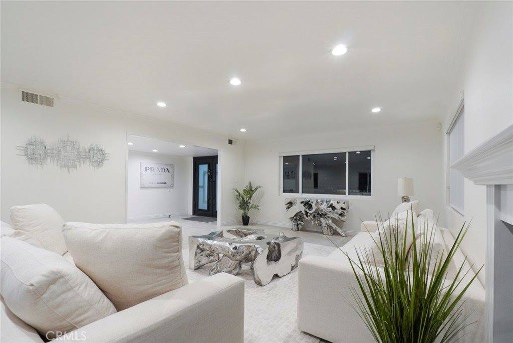 3381 Oakmont View, Glendale, CA 91208