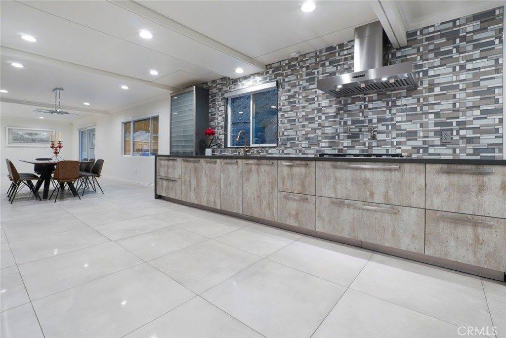 3381 Oakmont View, Glendale, CA 91208