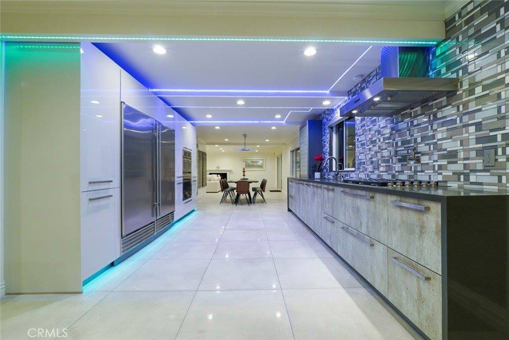 3381 Oakmont View, Glendale, CA 91208