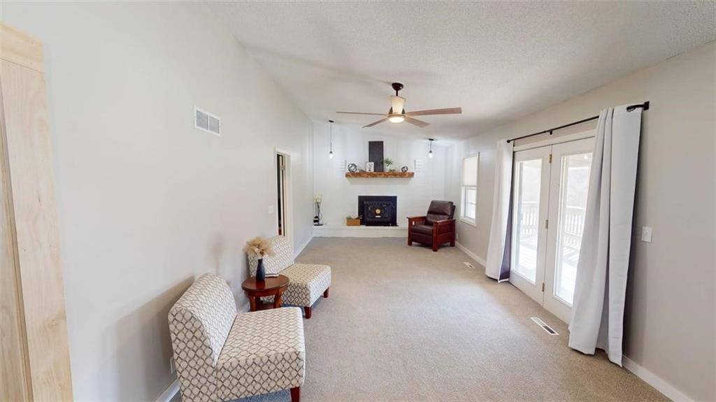 15683 Gilman Road, Leavenworth, KS 66048