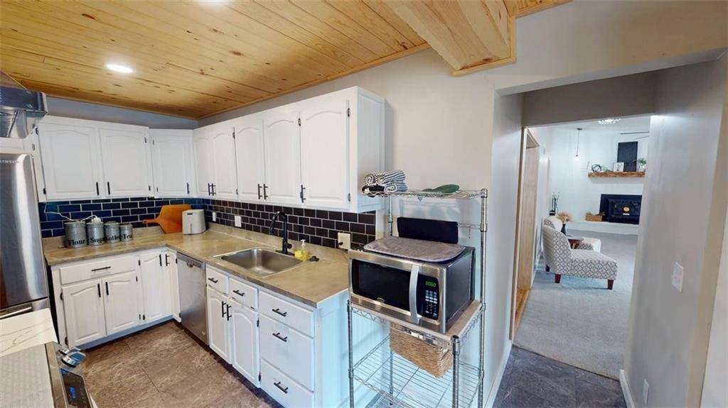 15683 Gilman Road, Leavenworth, KS 66048