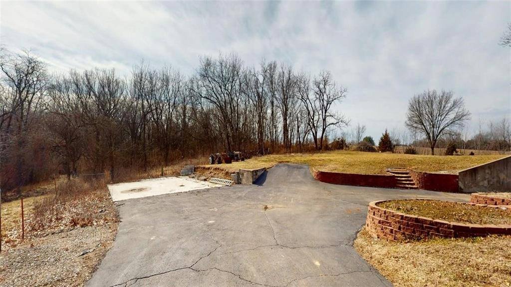 15683 Gilman Road, Leavenworth, KS 66048