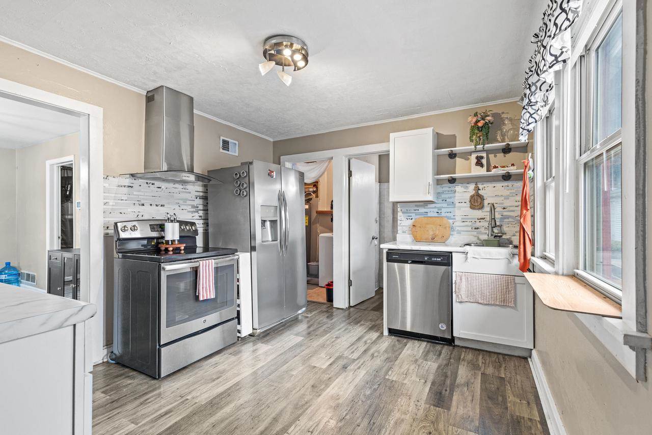 2352 S 79th STREET, West Allis, WI 53219