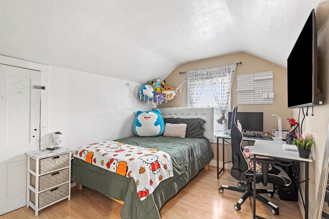 2352 S 79th STREET, West Allis, WI 53219