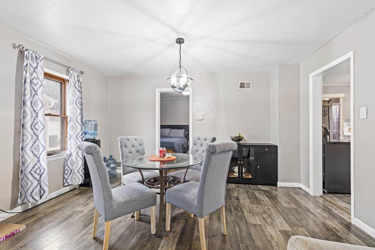 2352 S 79th STREET, West Allis, WI 53219