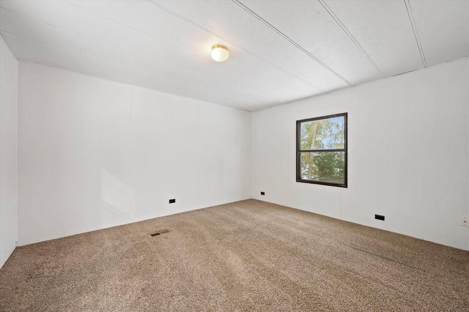 186 Klatte Road, Hermon, ME 04401