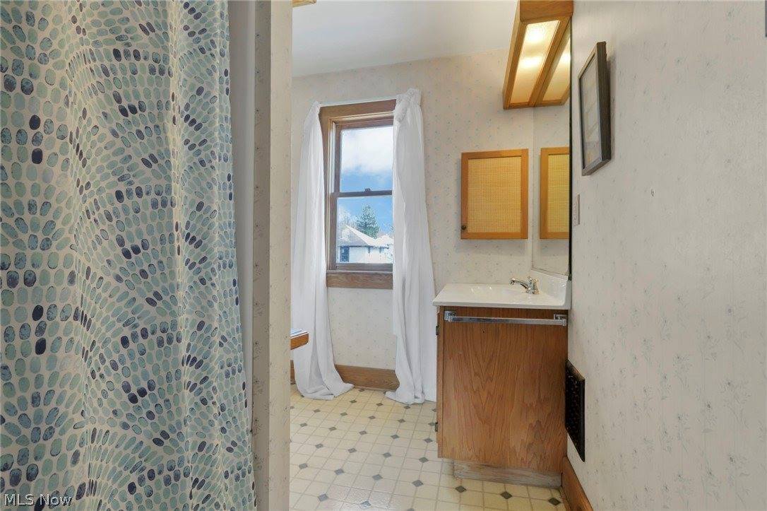 723 North 16th Street, Cambridge, OH 43725